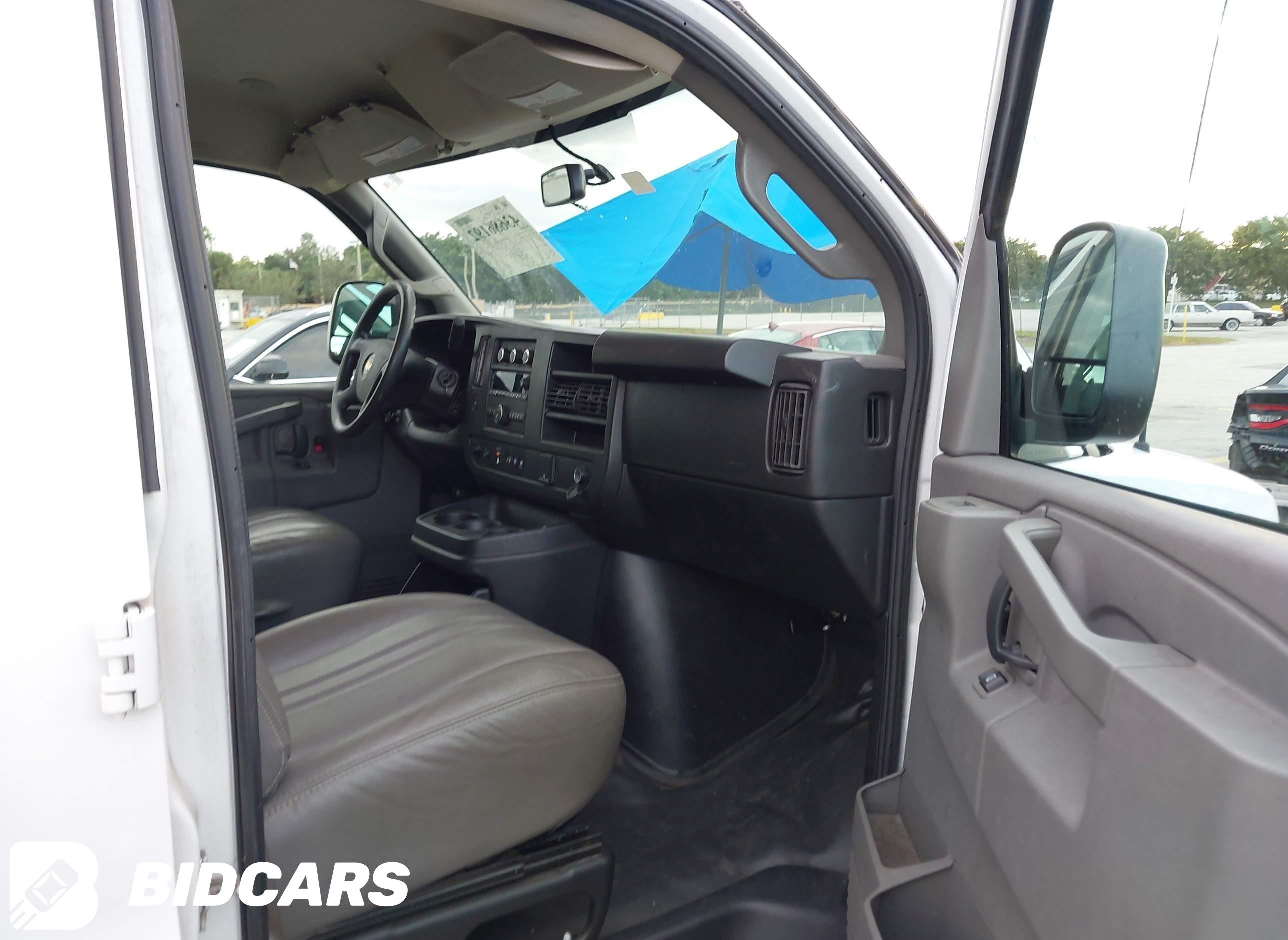 2019 Chevrolet Express 3500,...