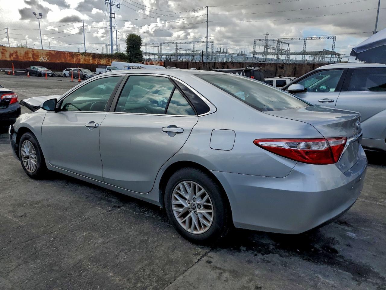 2016 Toyota Camry, LE