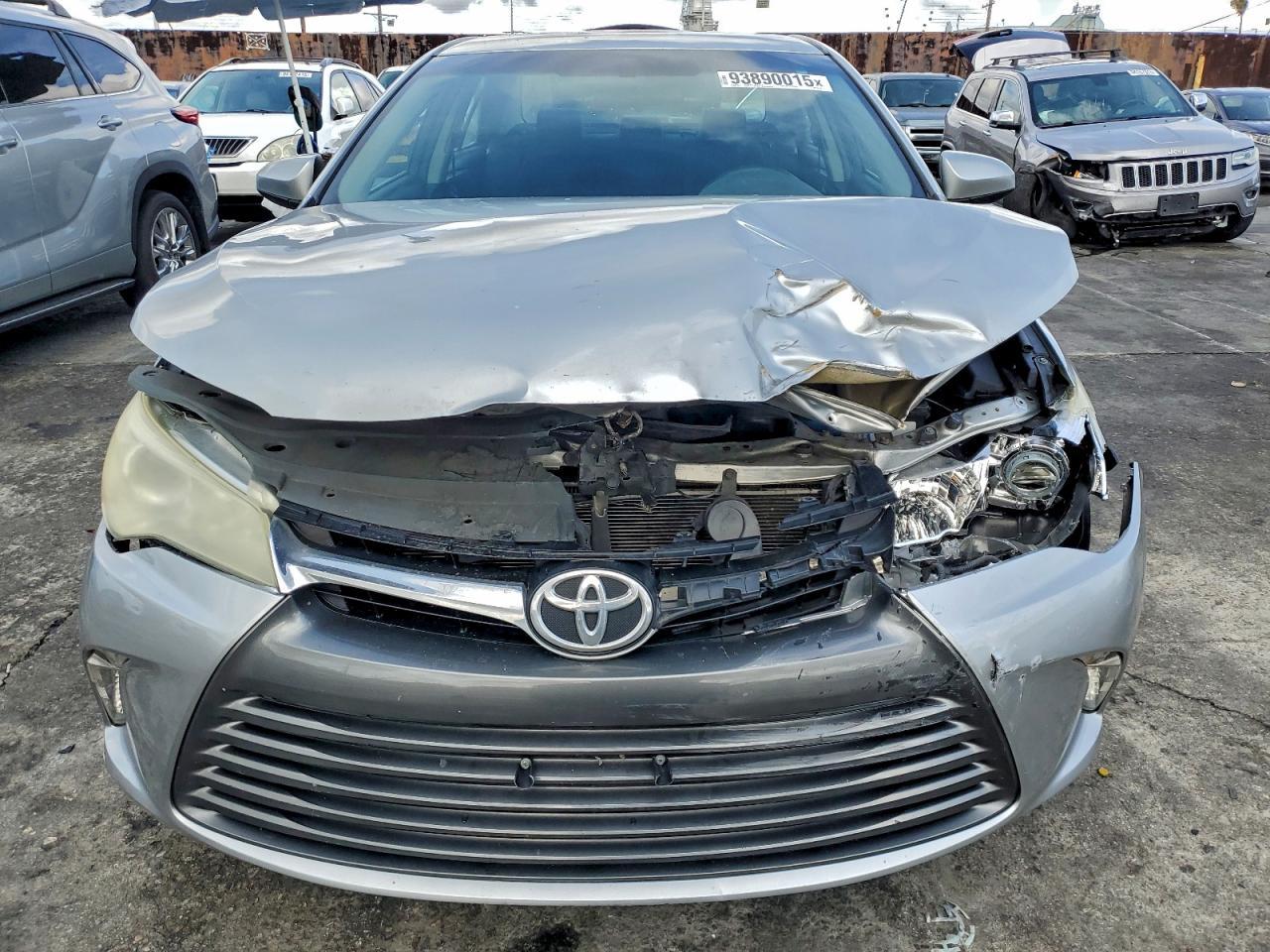 2016 Toyota Camry, LE