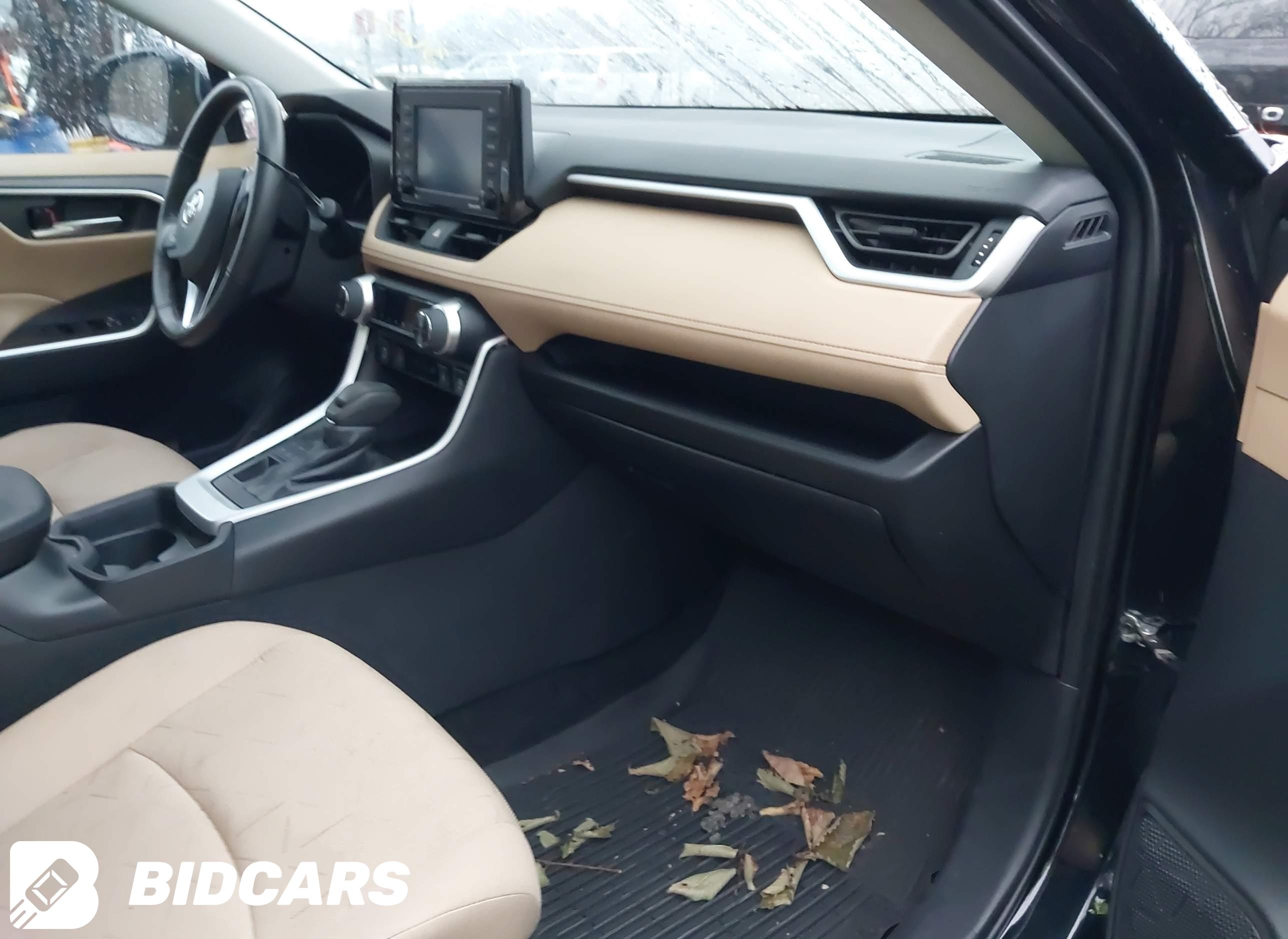 2021 Toyota RAV4, Xle