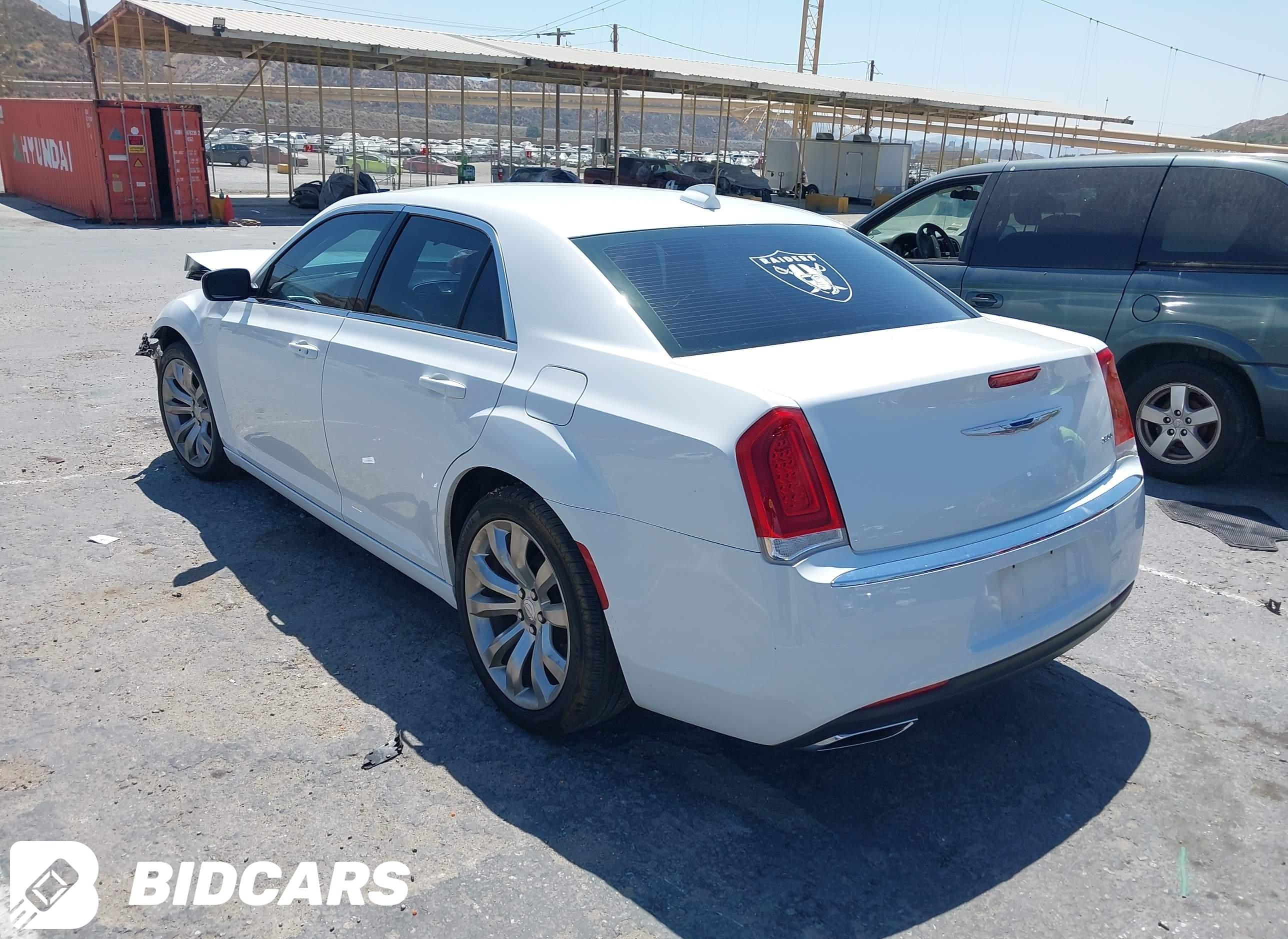 2018 Chrysler 300, Touring L