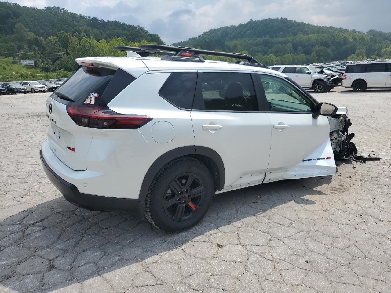 2025 Nissan Rogue, SV