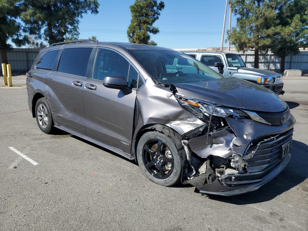2021 Toyota Sienna, LE