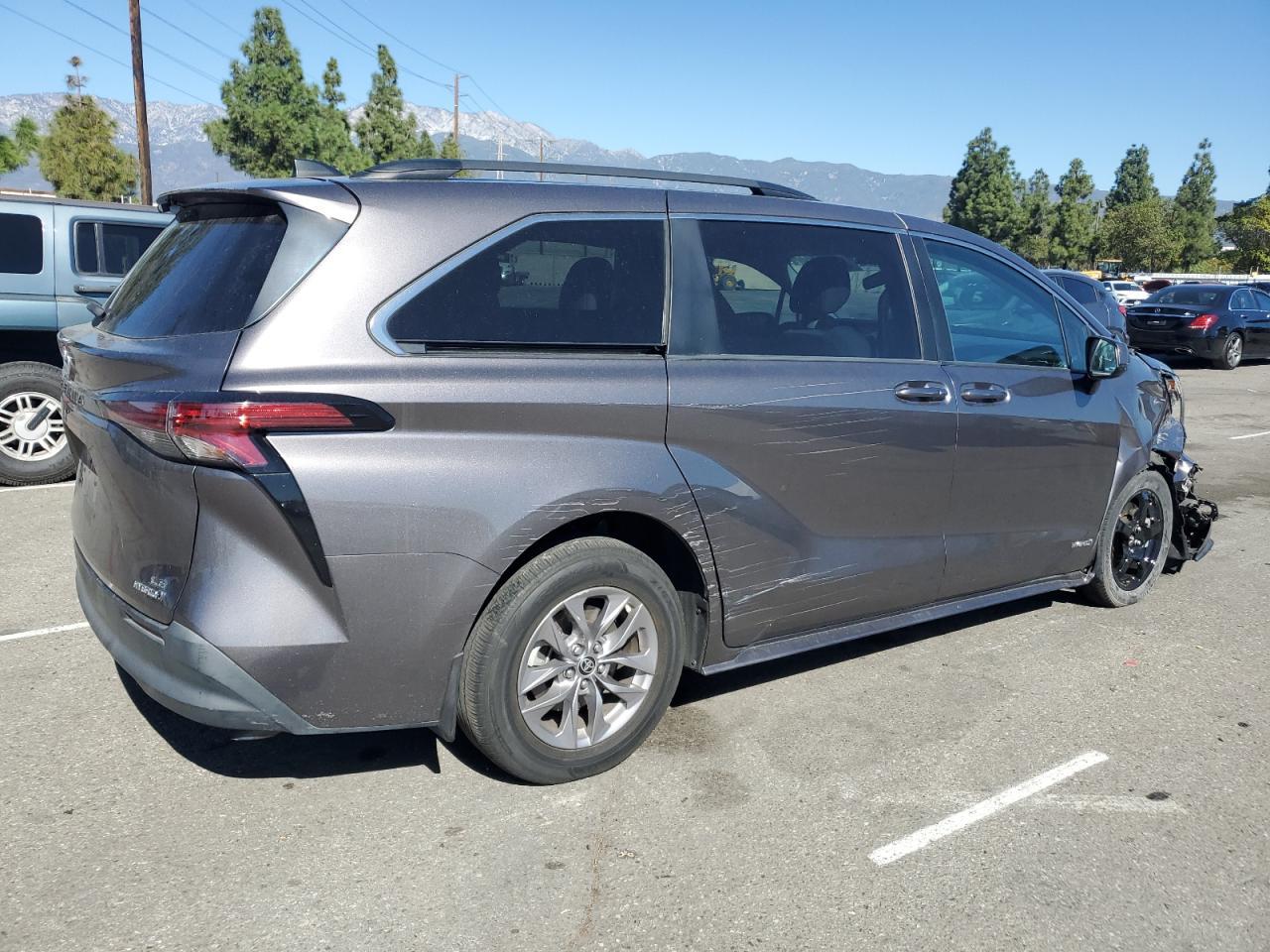 2021 Toyota Sienna, LE