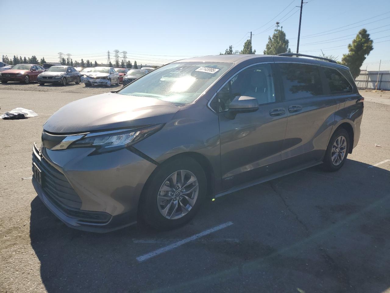2021 Toyota Sienna, LE