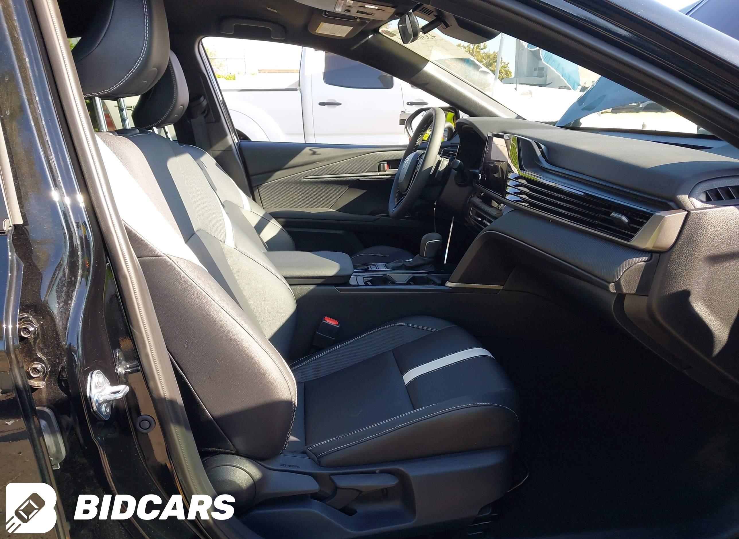 2025 Toyota Camry, SE