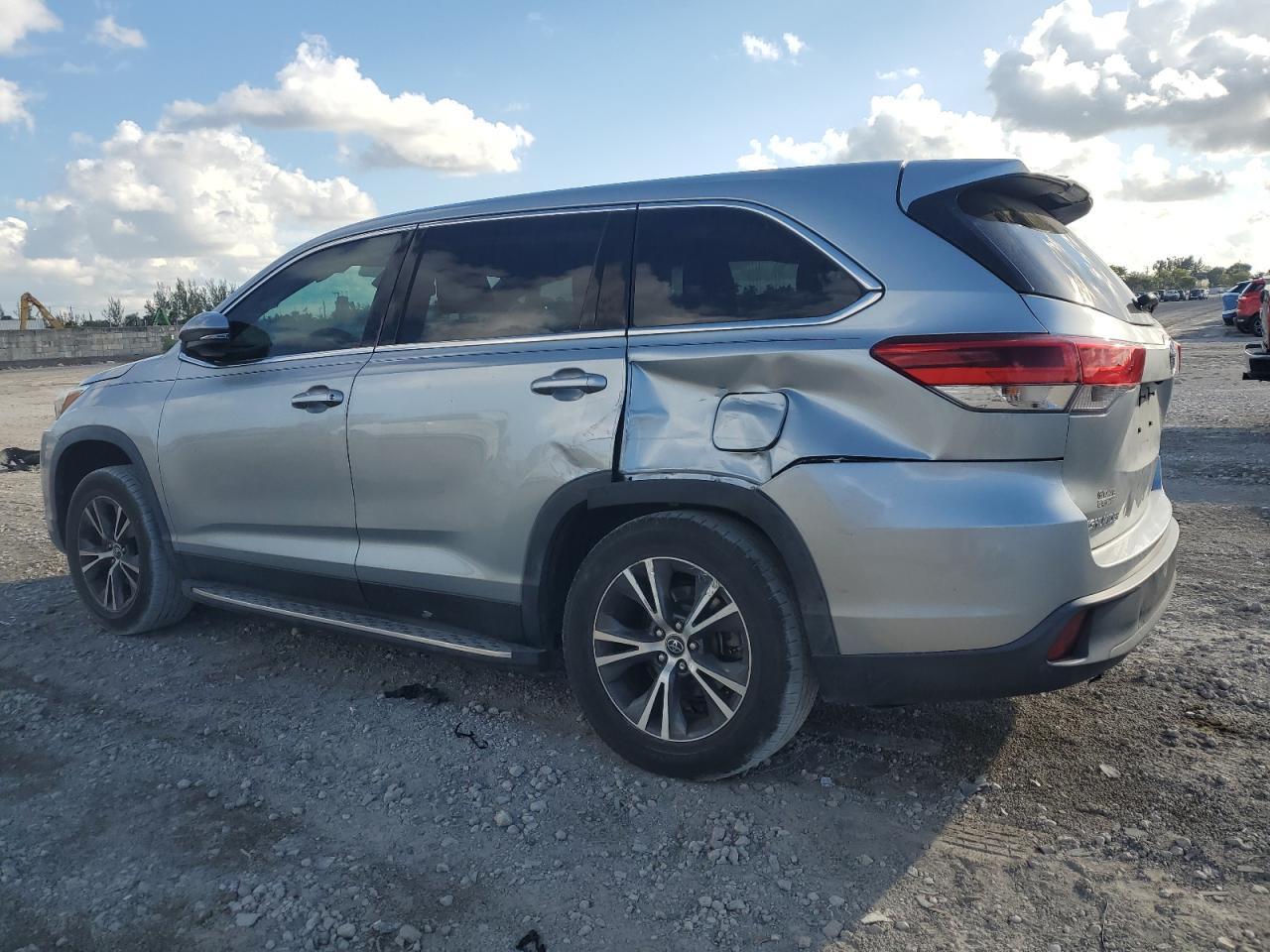 2019 Toyota Highlander, LE