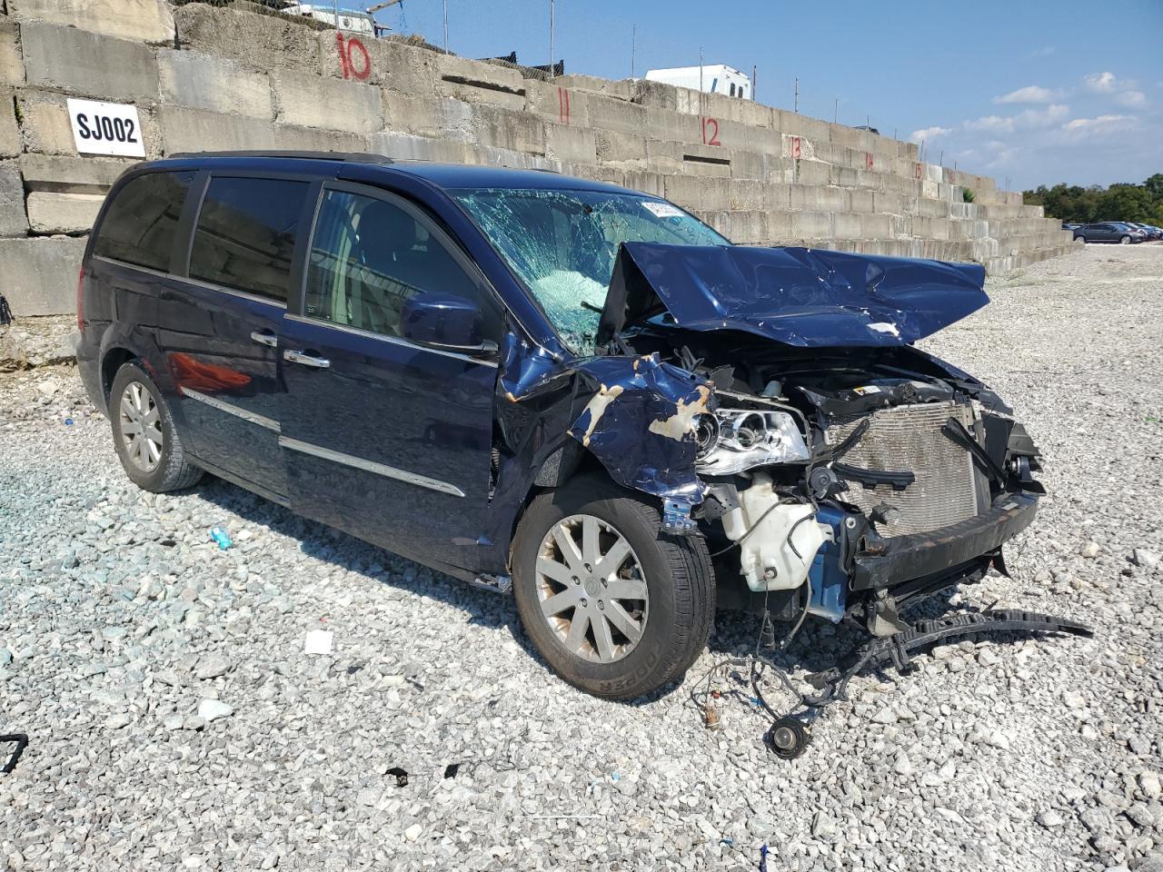 2015 Chrysler Town and Countr...