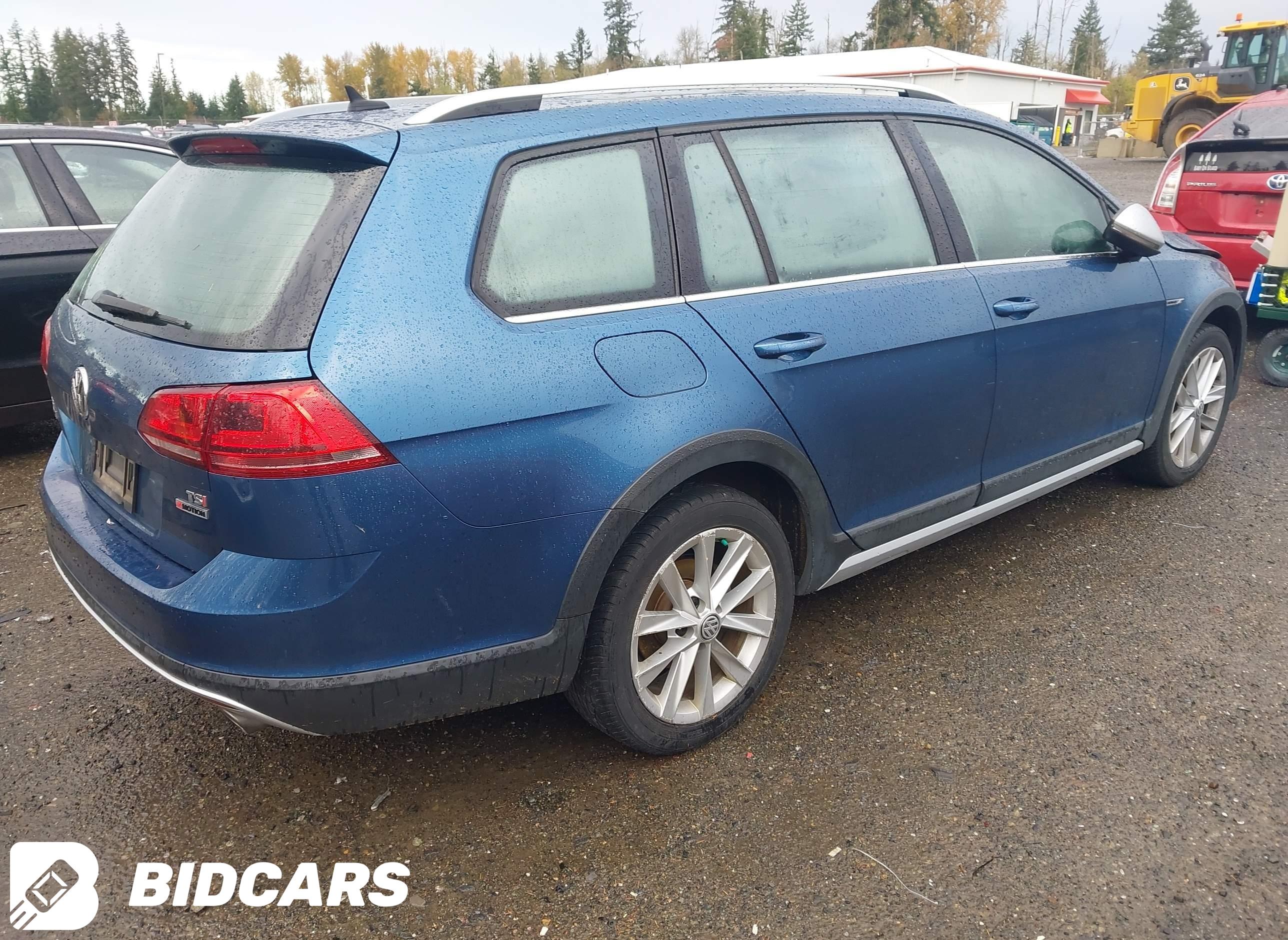 2017 Volkswagen Golf, Alltrac...