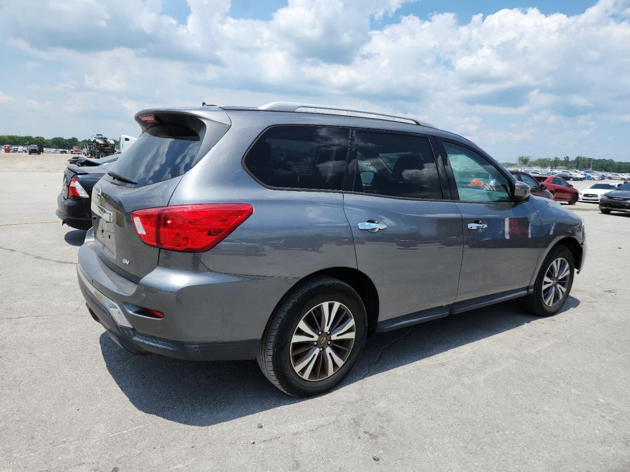2017 Nissan Pathfinder, S