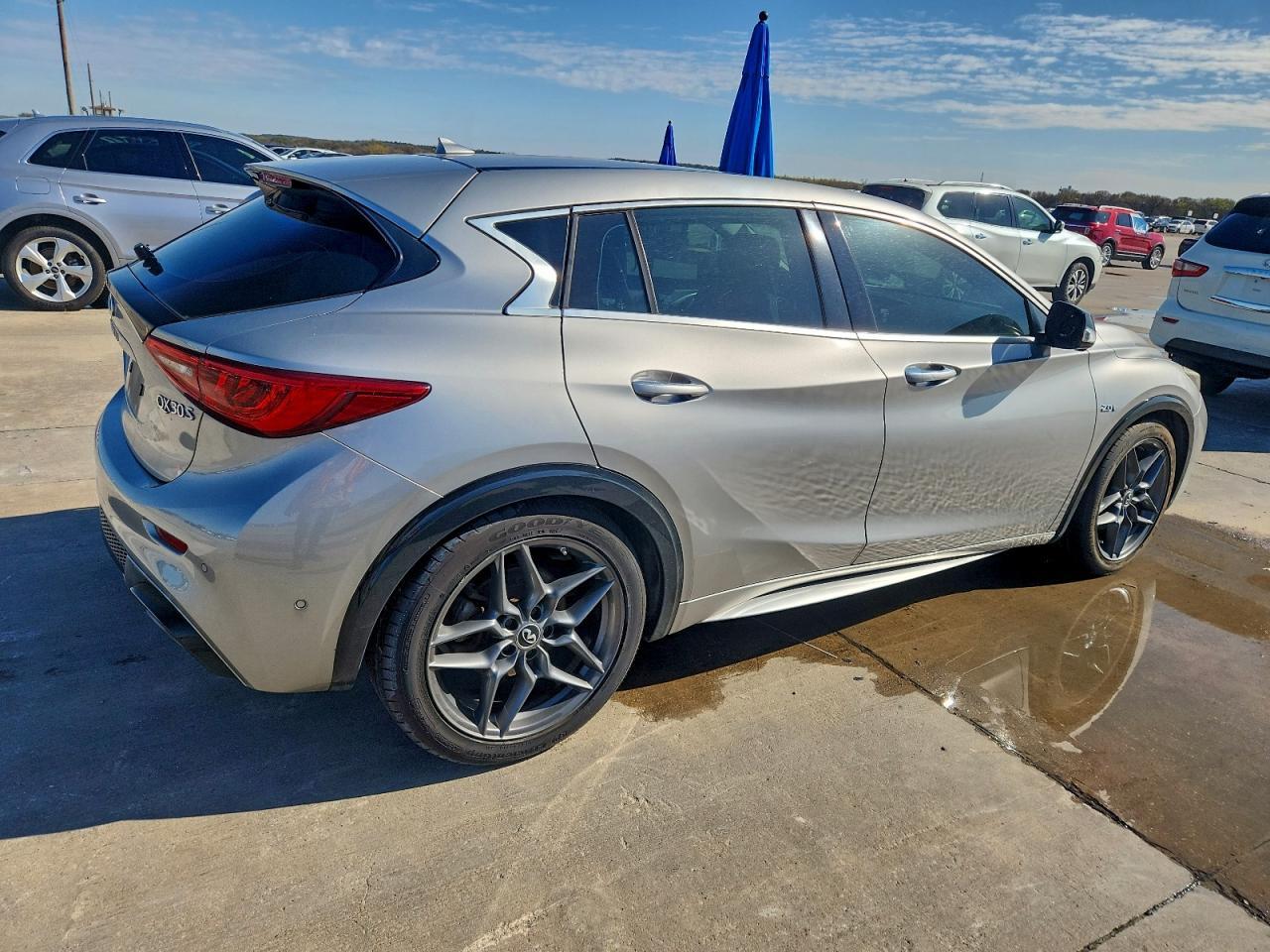2017 Infiniti QX30, Base
