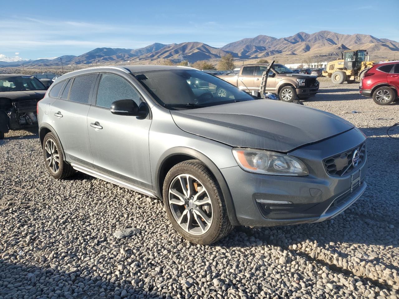 2018 Volvo V60, Premier