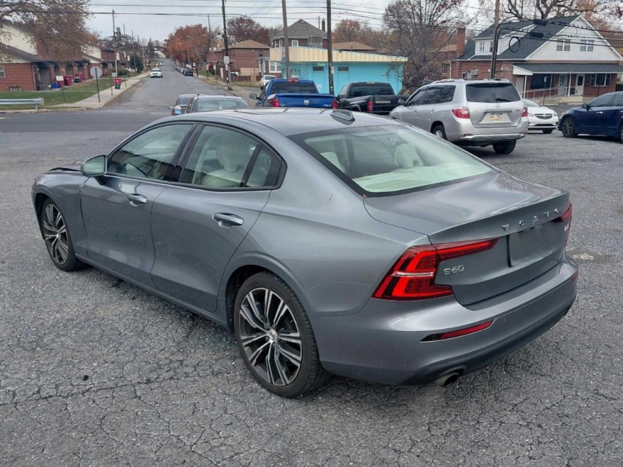 2020 Volvo S60, T6 Momentum