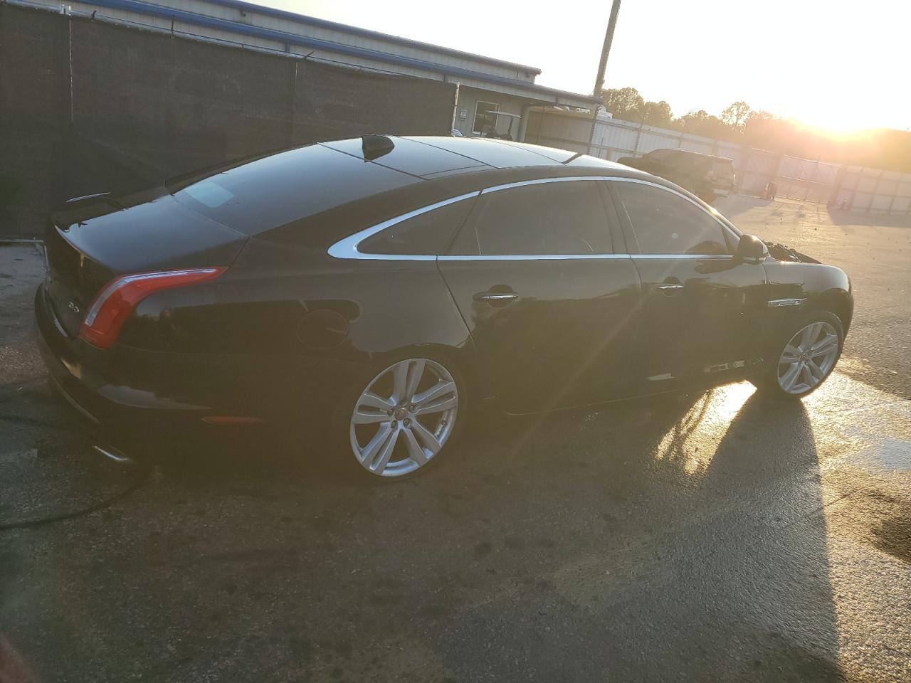2016 Jaguar XJL, Portfolio