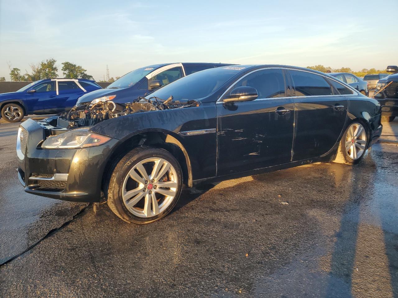 2016 Jaguar XJL, Portfolio