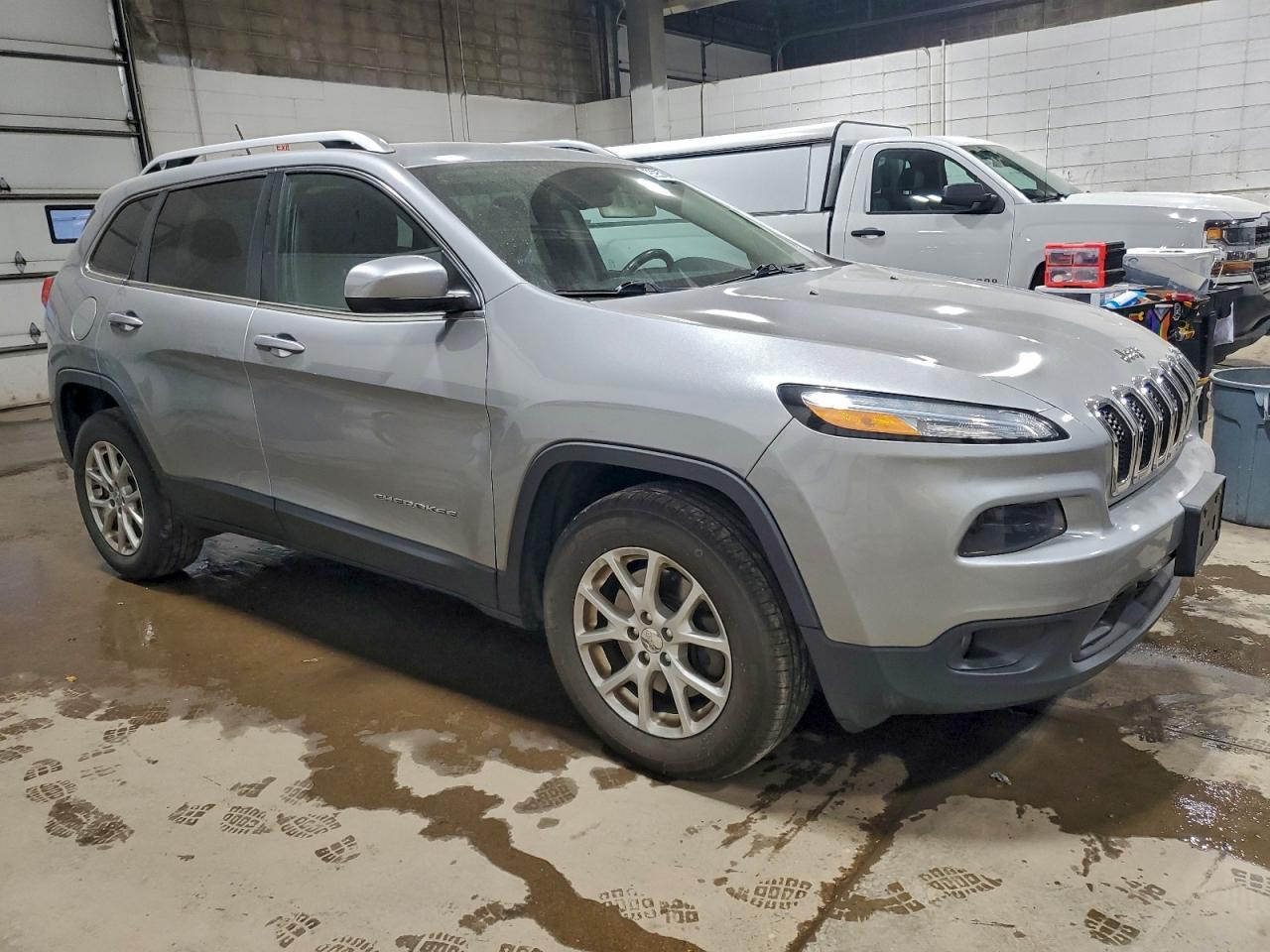 2015 Jeep Cherokee, Latitude