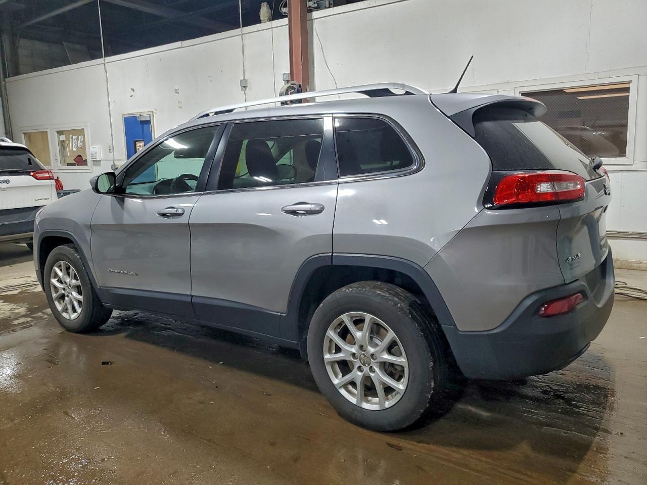2015 Jeep Cherokee, Latitude