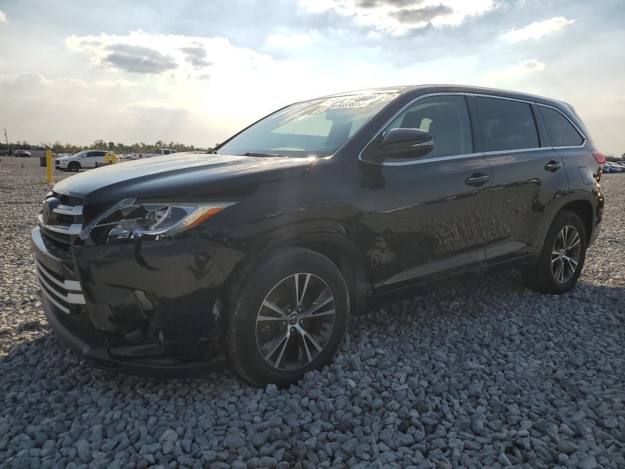 2018 Toyota Highlander, LE