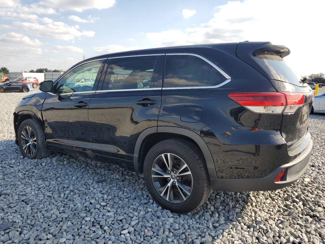 2018 Toyota Highlander, LE