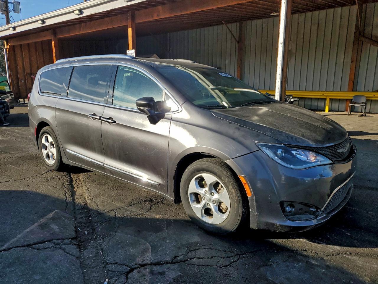 2017 Chrysler Pacifica, Touri...