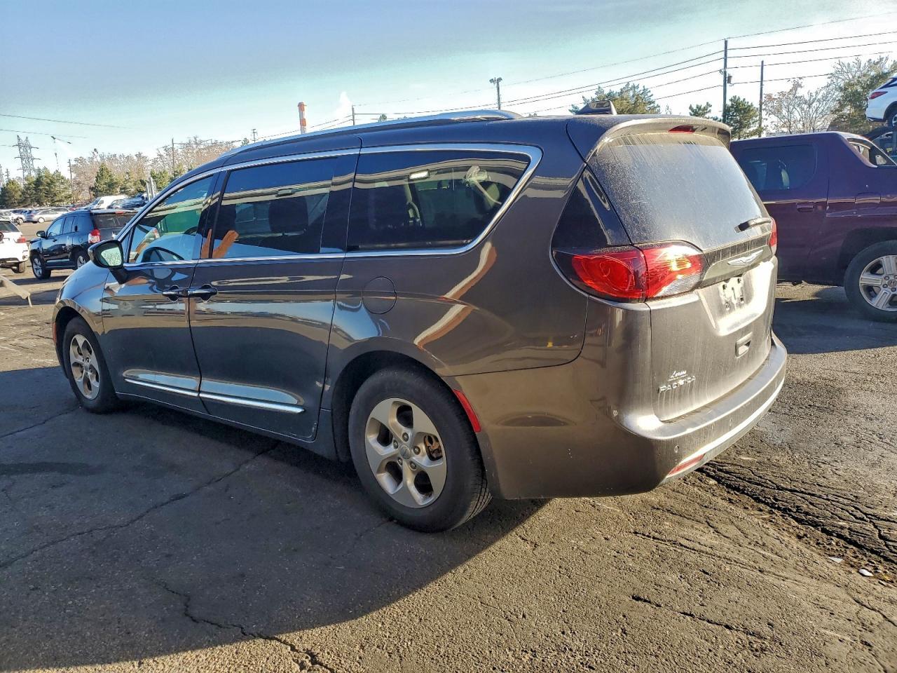 2017 Chrysler Pacifica, Touri...