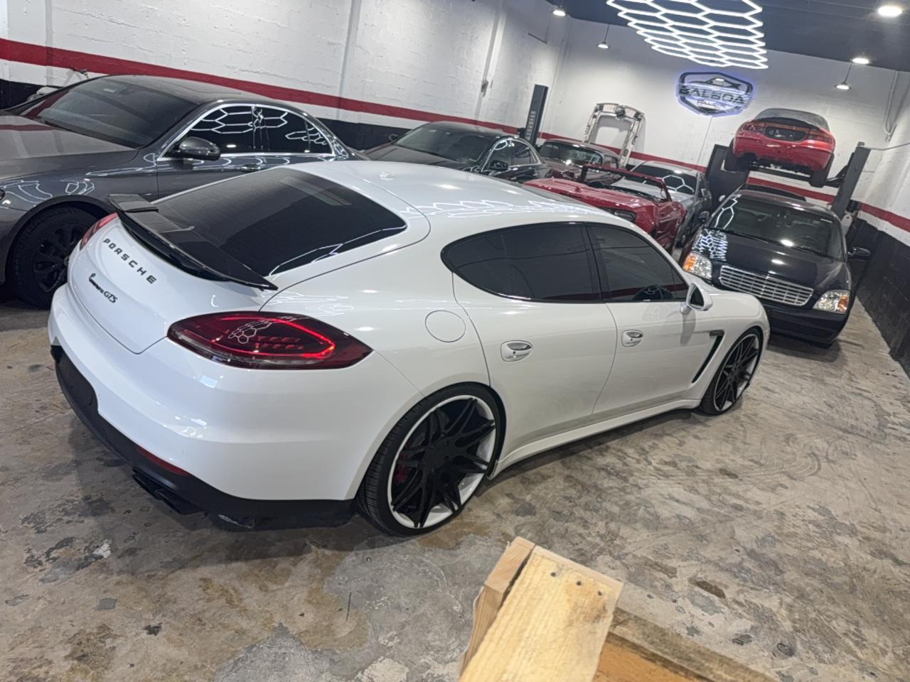 2015 Porsche Panamera, Gts