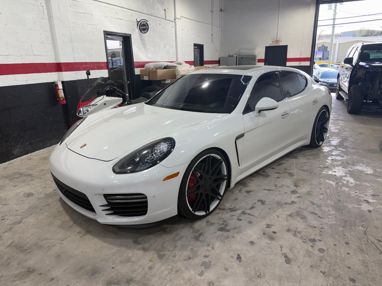 2015 Porsche Panamera, Gts