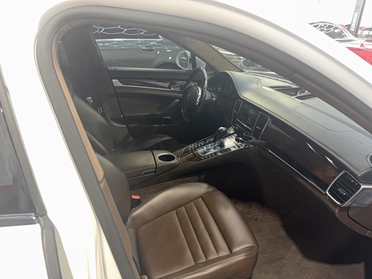 2015 Porsche Panamera, Gts