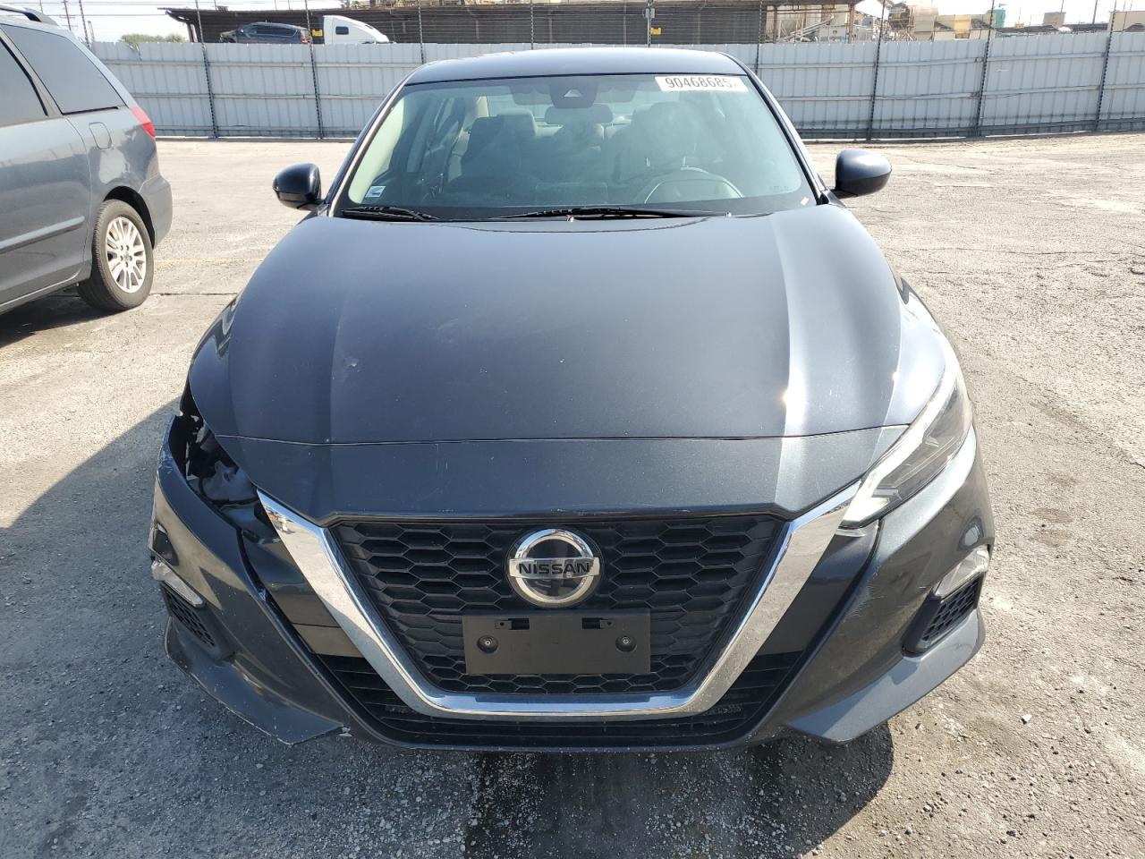 2022 Nissan Altima, SV