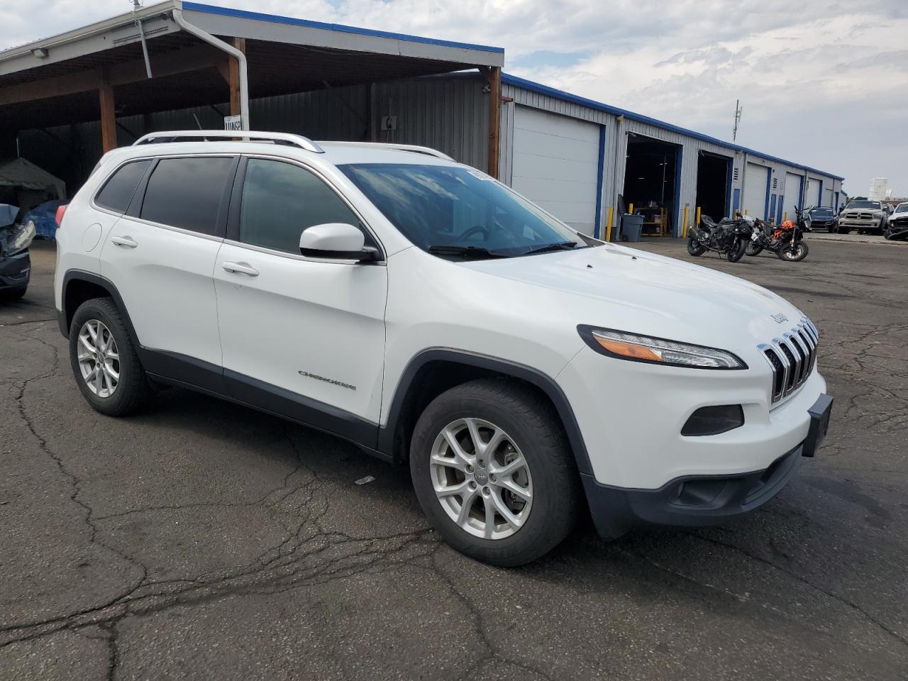 2016 Jeep Cherokee, Latitude