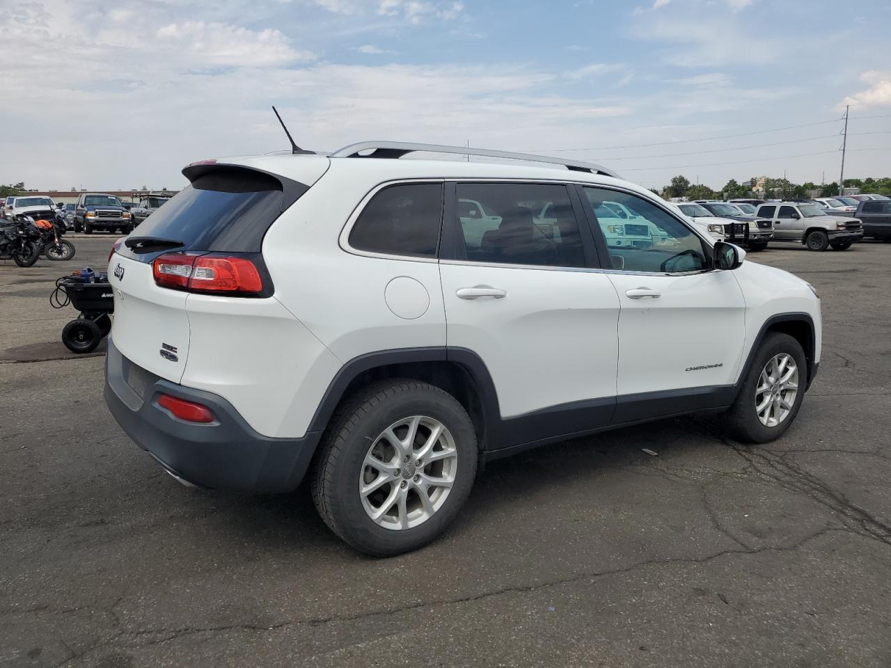 2016 Jeep Cherokee, Latitude