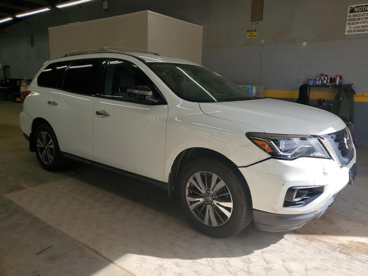 2017 Nissan Pathfinder, S