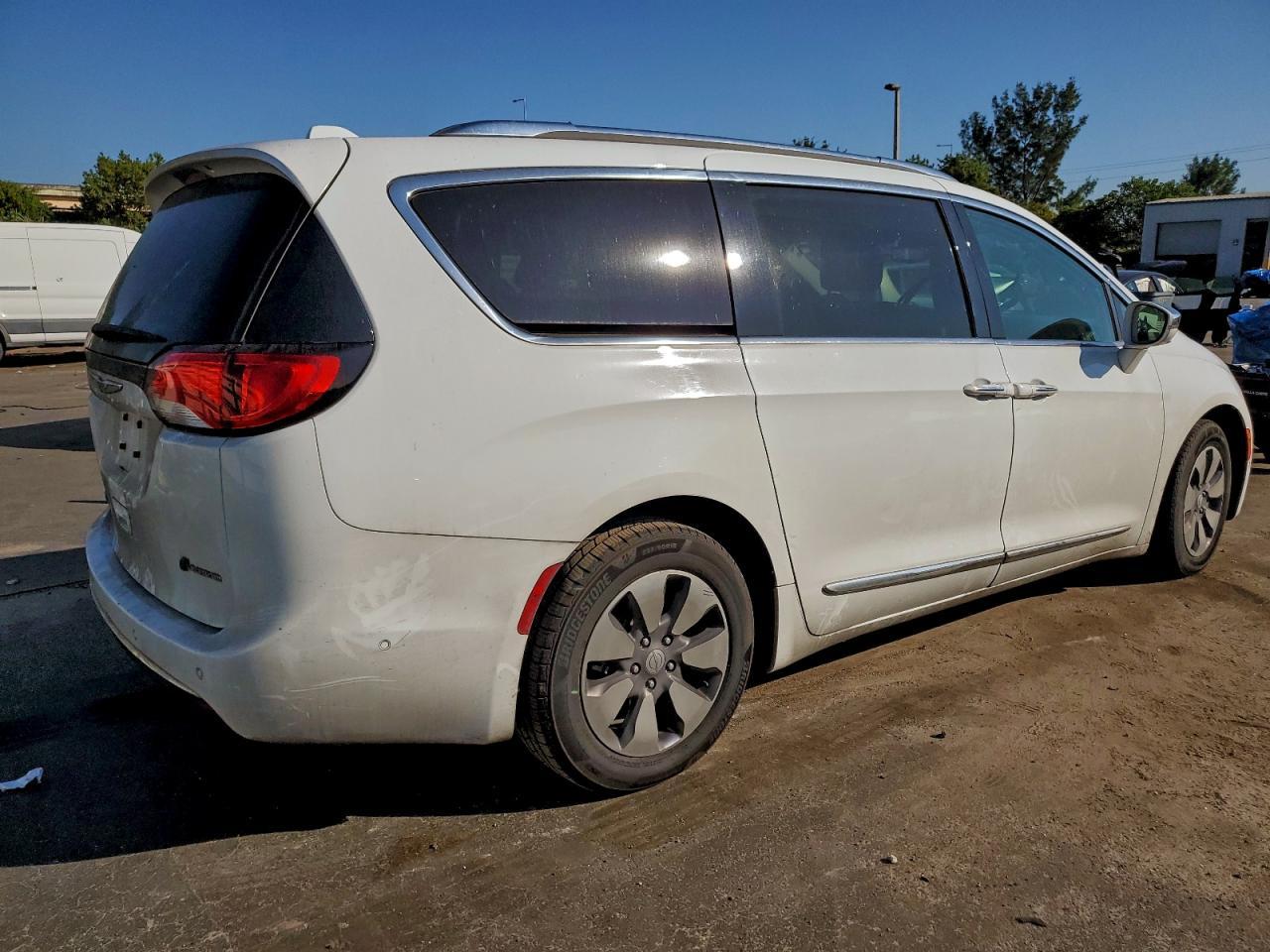 2018 Chrysler Pacifica, Hybri...