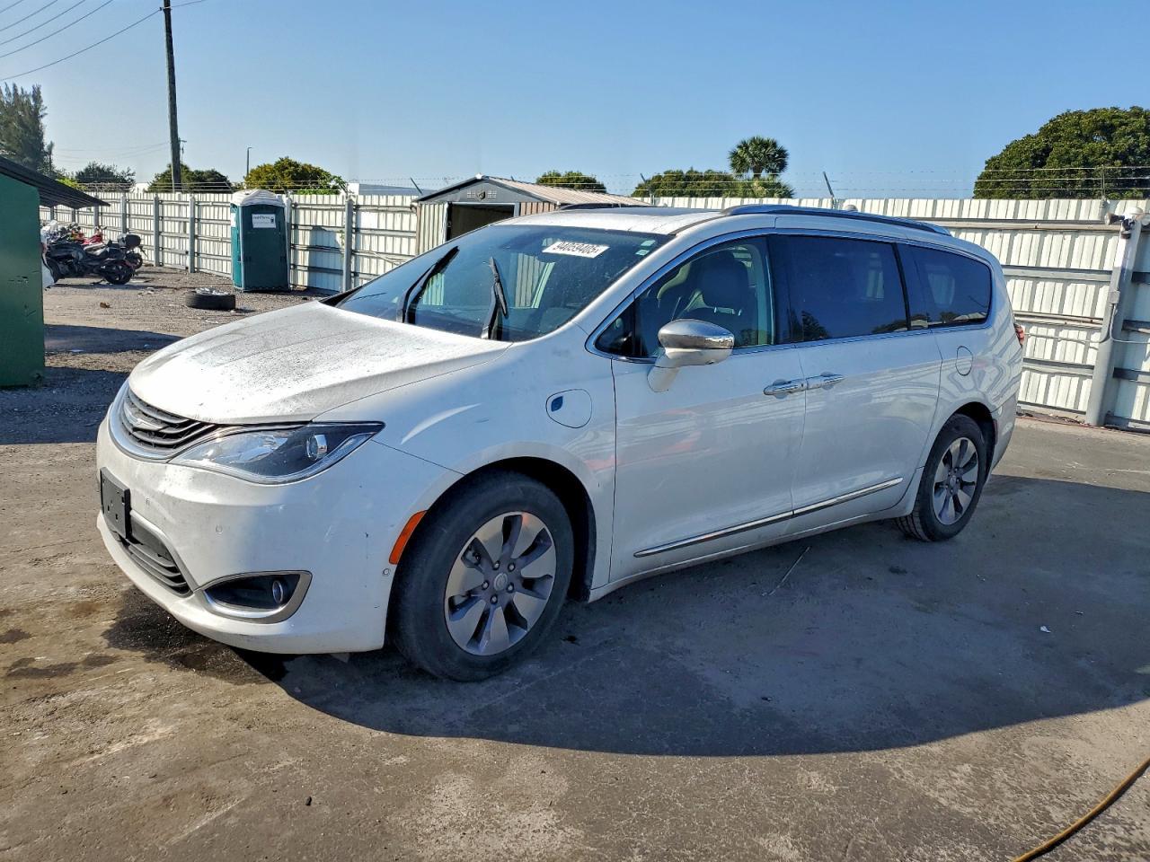 2018 Chrysler Pacifica, Hybri...