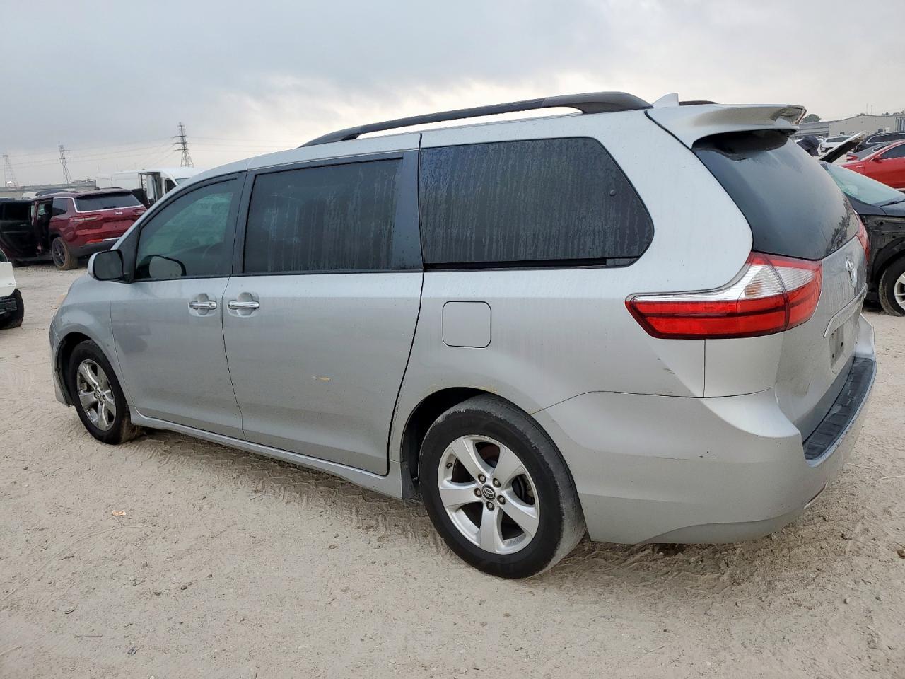 2019 Toyota Sienna, LE