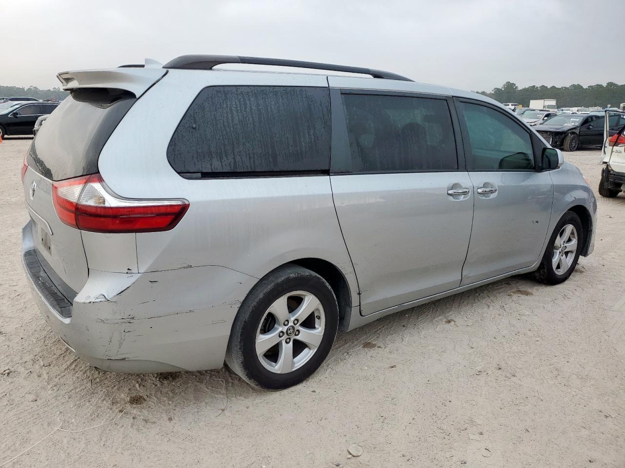 2019 Toyota Sienna, LE