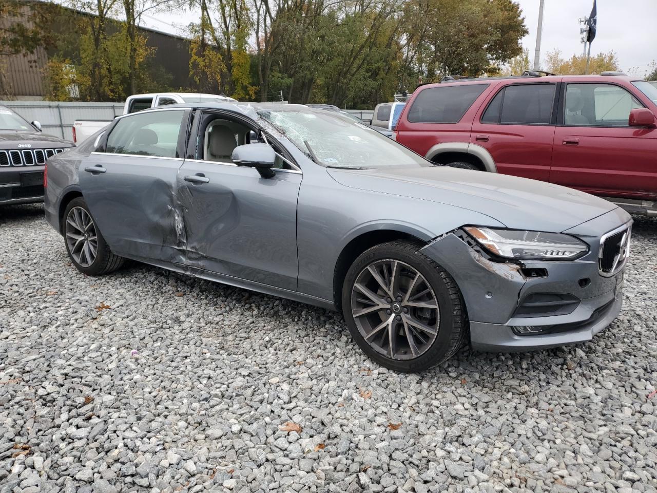2019 Volvo S90, T5 Momentum