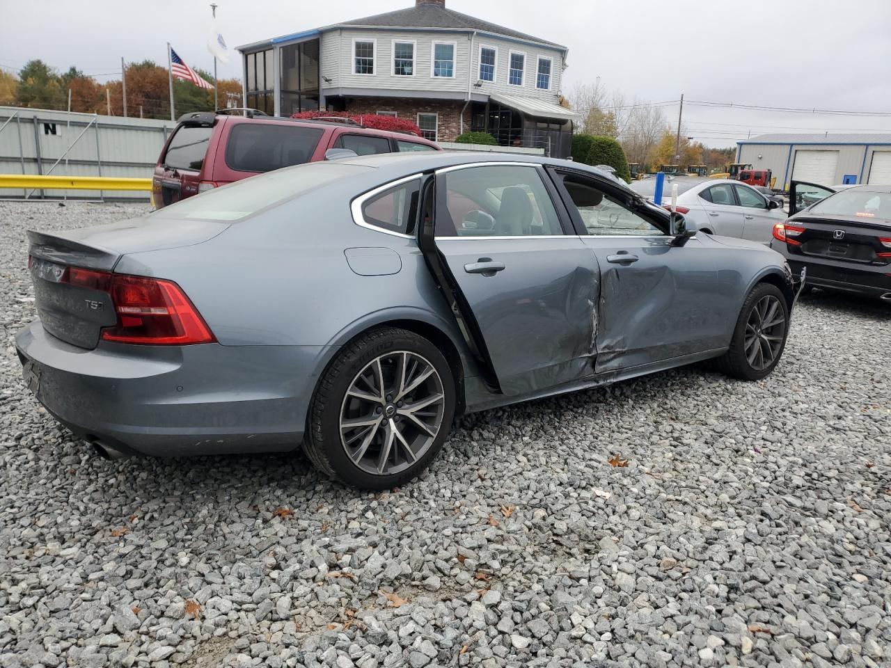 2019 Volvo S90, T5 Momentum