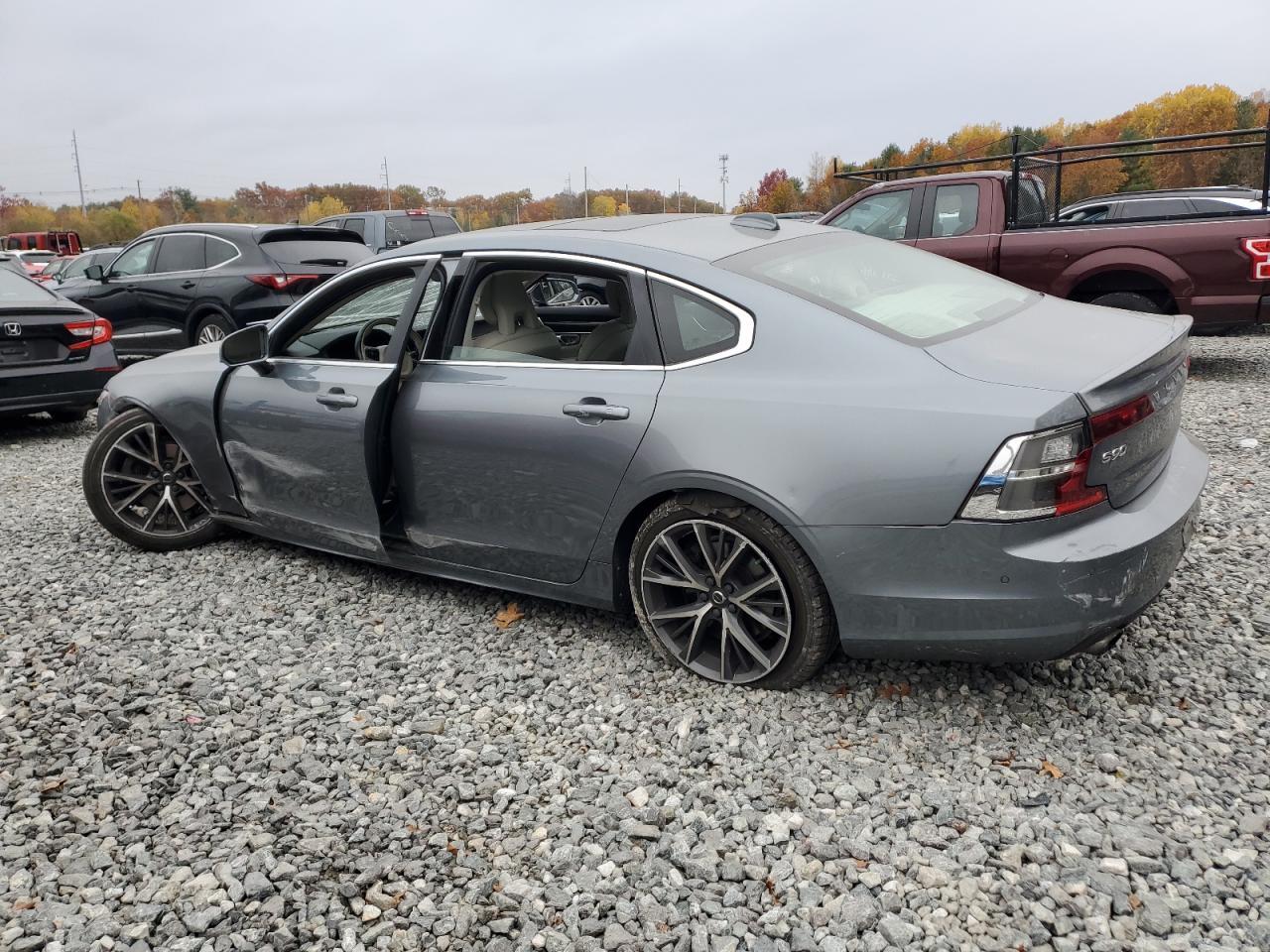 2019 Volvo S90, T5 Momentum