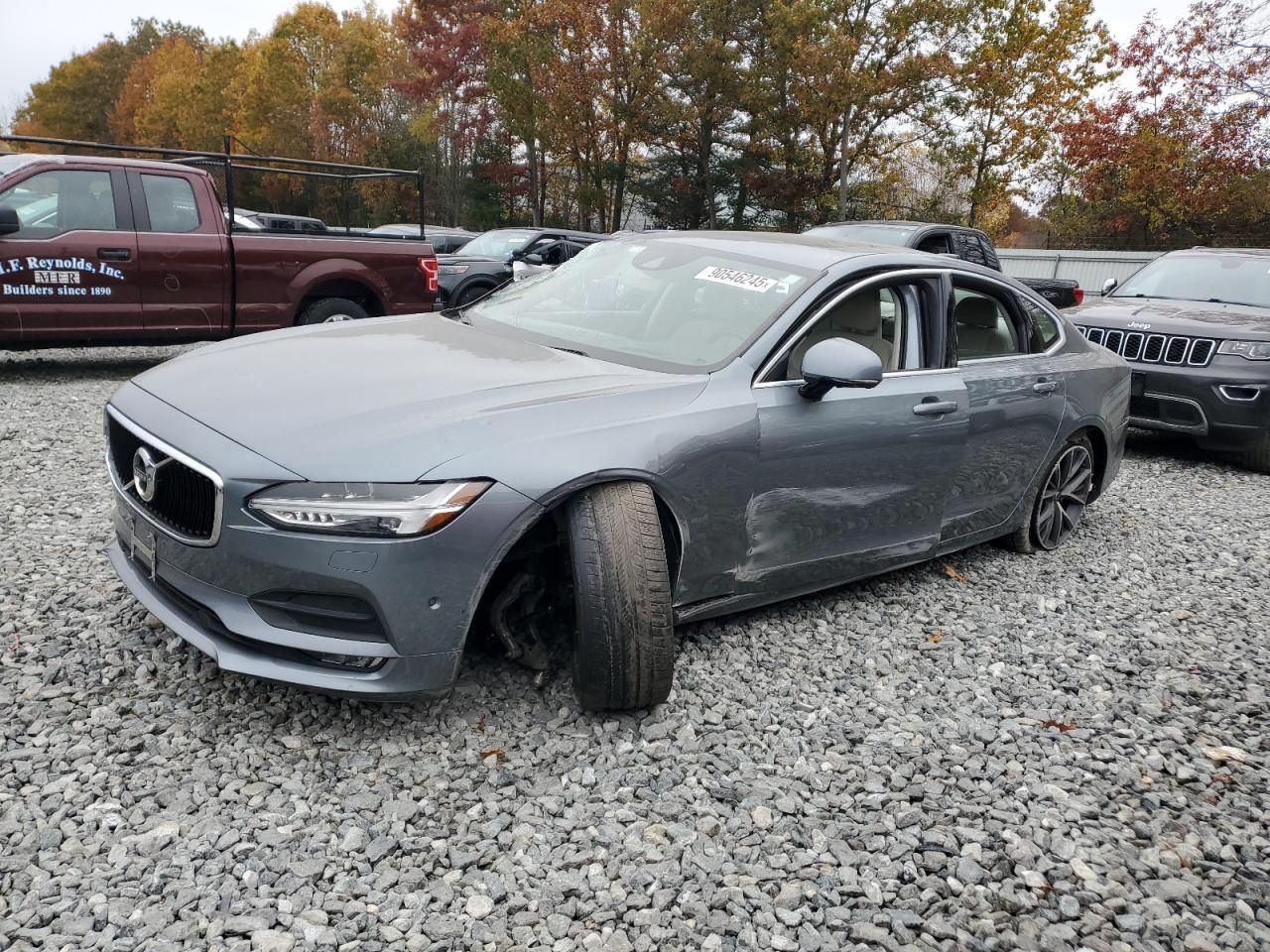 2019 Volvo S90, T5 Momentum