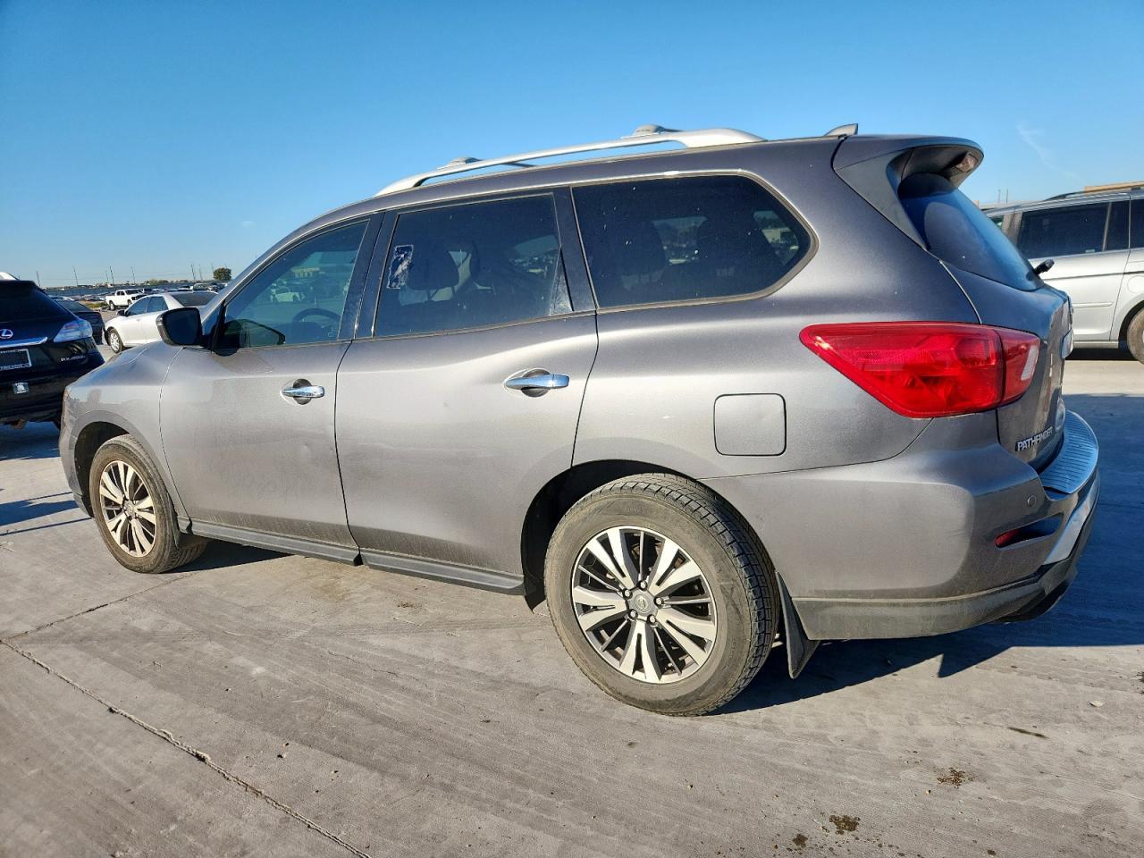2020 Nissan Pathfinder, S