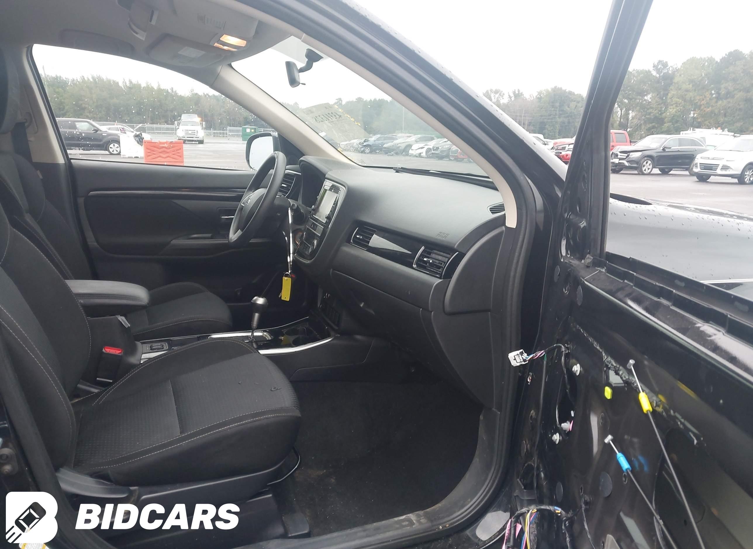 2019 Mitsubishi Outlander, ES