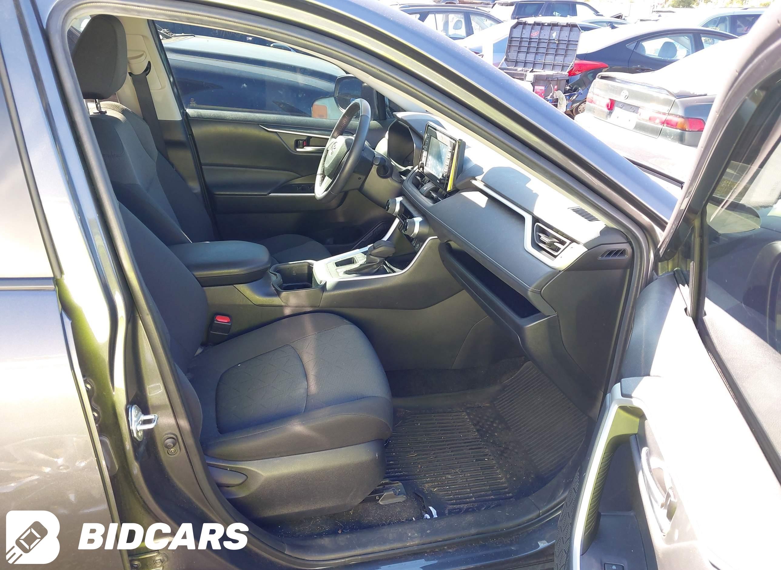 2022 Toyota RAV4, Xle