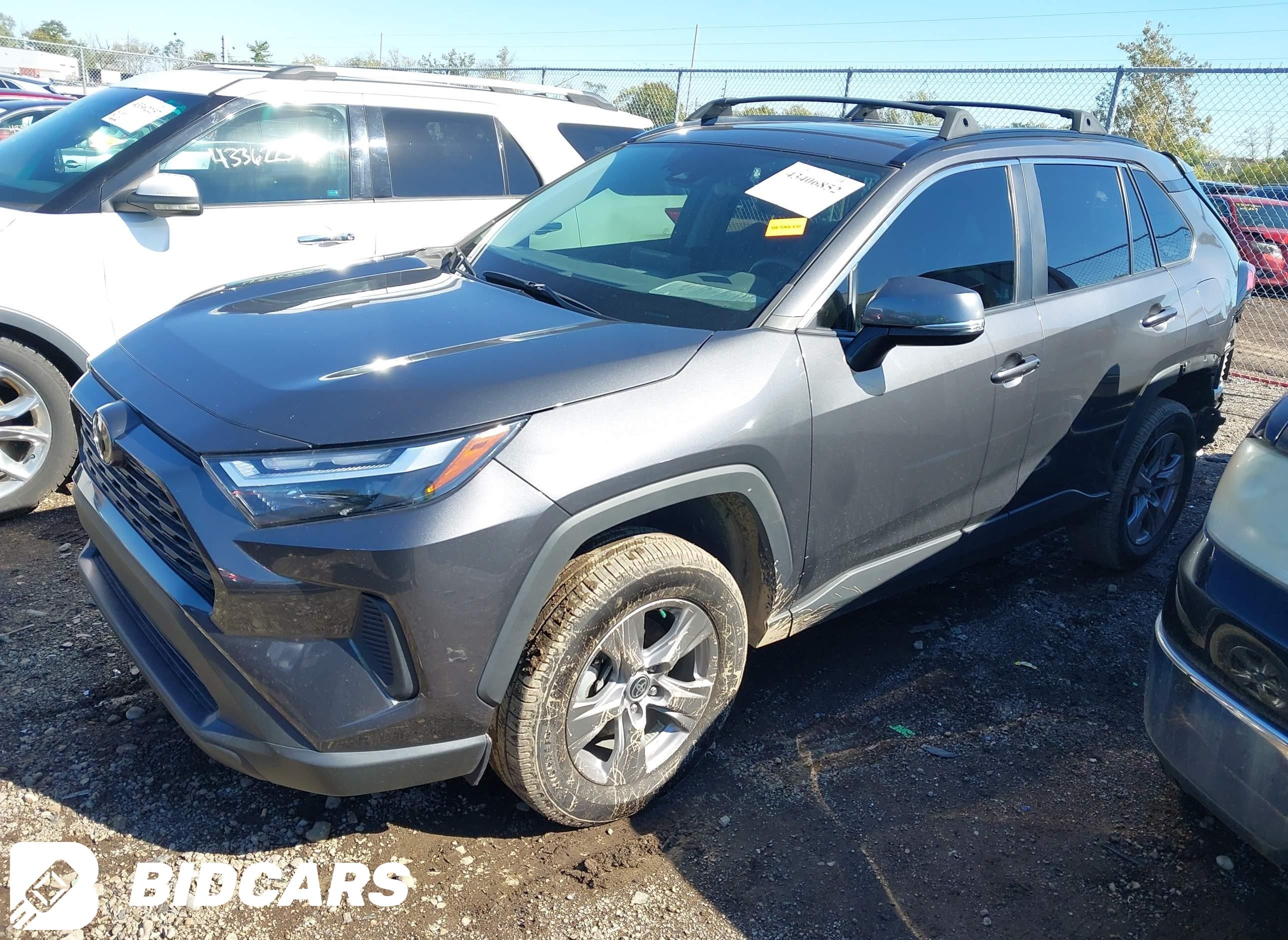 2022 Toyota RAV4, Xle