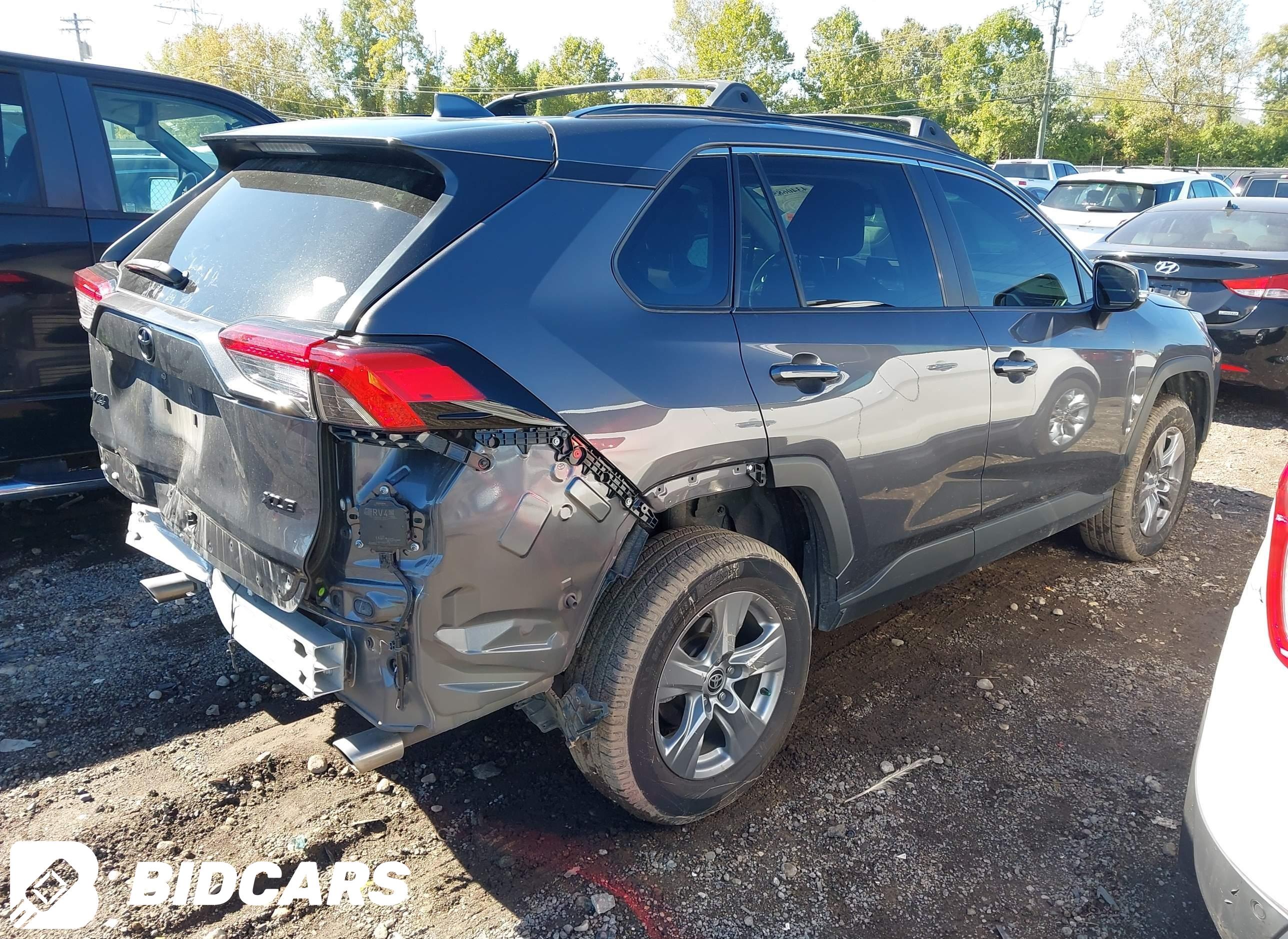 2022 Toyota RAV4, Xle