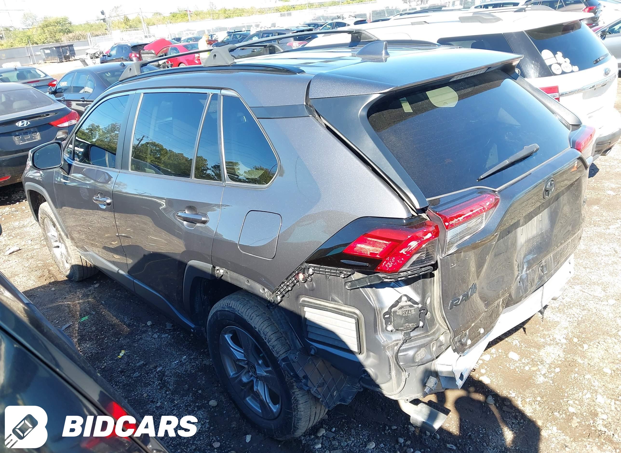 2022 Toyota RAV4, Xle