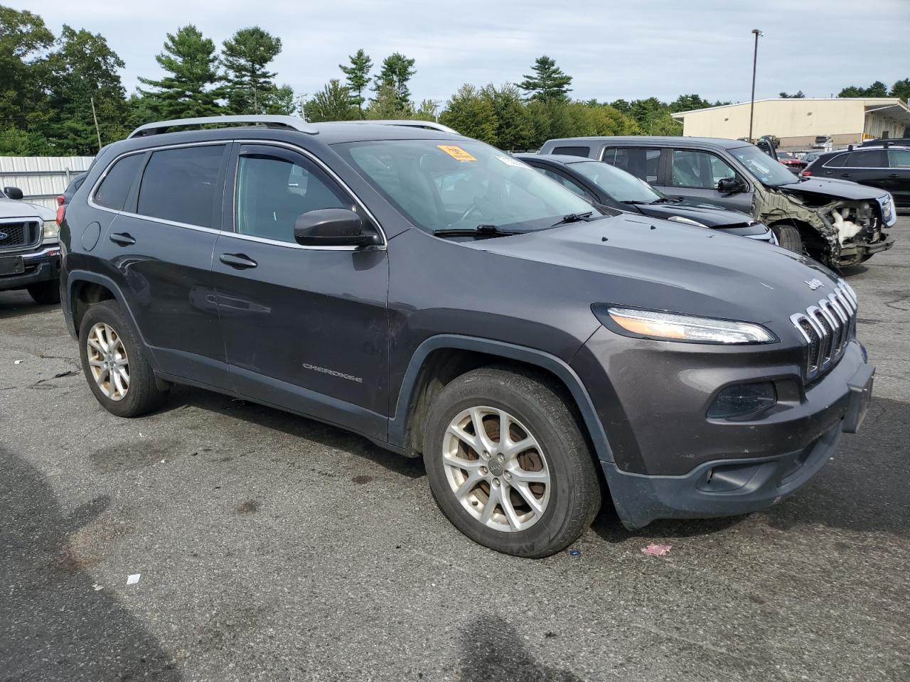 2016 Jeep Cherokee, Latitude