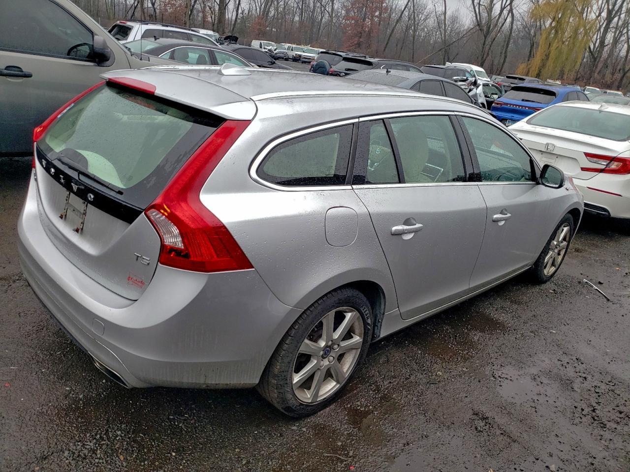 2016 Volvo V60, T5 Premier