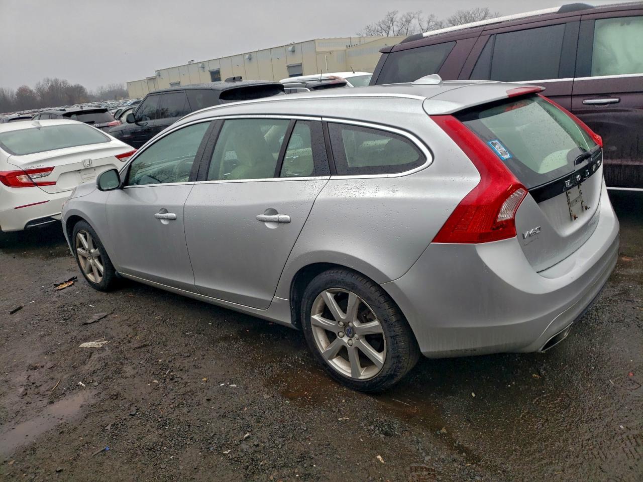 2016 Volvo V60, T5 Premier