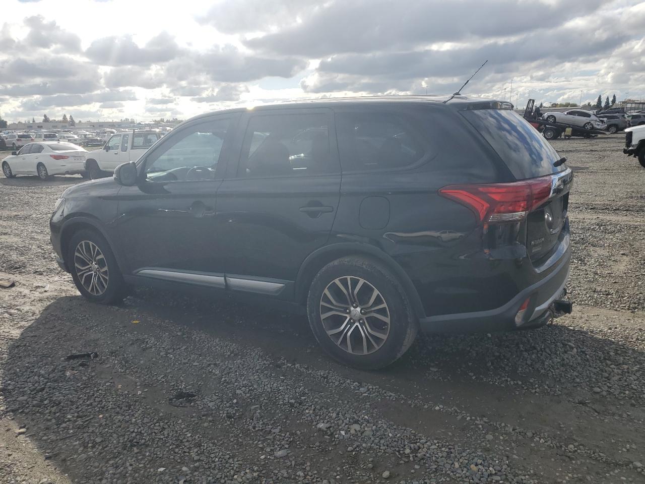 2016 Mitsubishi Outlander, SE